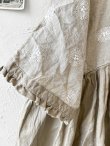 画像4: ubasoku/0931 ガーベラ刺繍のギャザープルオーバー・ベージュ (4)