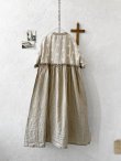 画像8: ubasoku/0953 ガーベラ刺繍のギャザーワンピース・ベージュ (8)