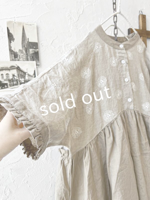 画像9: ubasoku/0953 ガーベラ刺繍のギャザーワンピース・黒 (9)