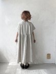 画像15: ubasoku/0957 かすみそう刺繍の丸衿ワンピース・ナチュラル (15)