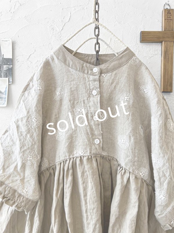 画像3: 【30%OFF SALE】ubasoku/0931 ガーベラ刺繍のギャザープルオーバー・ベージュ (3)