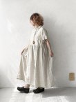 画像13: ubasoku/0957 かすみそう刺繍の丸衿ワンピース・ナチュラル (13)