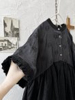 画像3: ubasoku/0953 ガーベラ刺繍のギャザーワンピース・黒 (3)