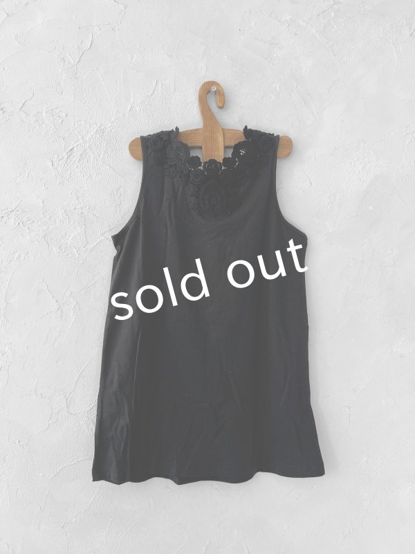 画像2: 【30%OFF SALE】Dgy／衿レースタンクトップ・黒 (2)