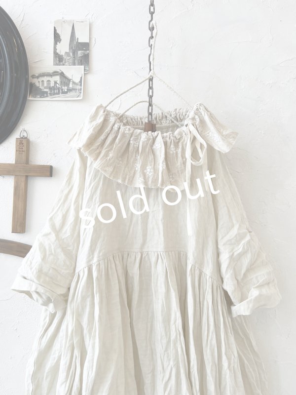 画像2: MARCHE' DE SOEUR／大きなラッフル襟のチュニック・ミルクに木の実ししゅう襟 (2)