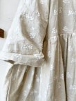 画像7: MARCHE' DE SOEUR／大きなラッフル襟のチュニック・木の実ししゅうにミルク襟 (7)