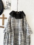 画像2: MARCHE' DE SOEUR／大きなラッフル襟のチュニック・先染チェックに黒ガーゼ襟 (2)