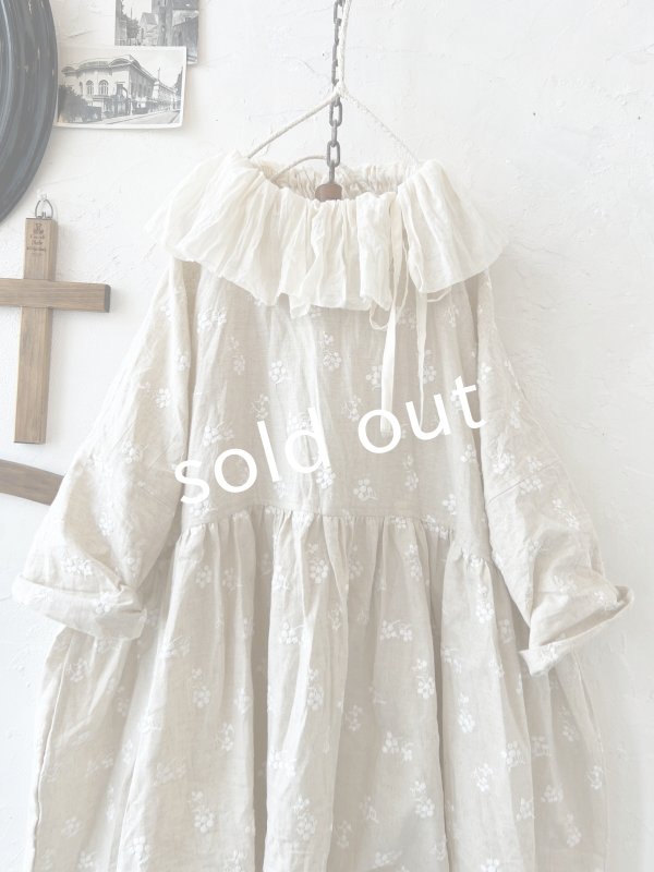 画像2: MARCHE' DE SOEUR／大きなラッフル襟のチュニック・木の実ししゅうにミルク襟 (2)