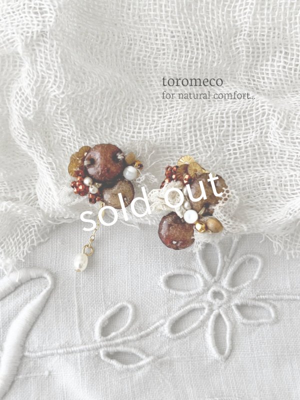 画像2: toromeco／”tsubuto” スフレスパンコールのイヤリング・ブラウンレッド (2)