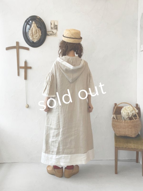 画像15: Avenue／フード付きリネンワンピース・生成りに白ライン (15)