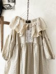 画像2: shizuka's【19】アンティークレースの ドットフリルワンピース・ベージュB (2)