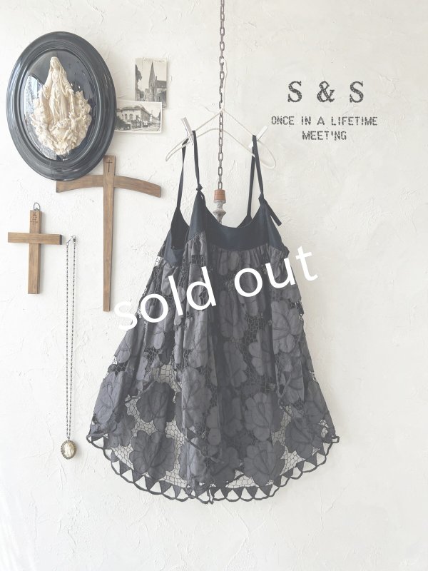 画像1: shizuka's【29】アンティークレースのキャミチュニック・スミクロ (1)