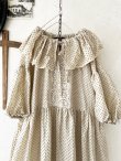 画像2: shizuka's【18】アンティークレースの ドットフリルワンピース・ベージュA (2)