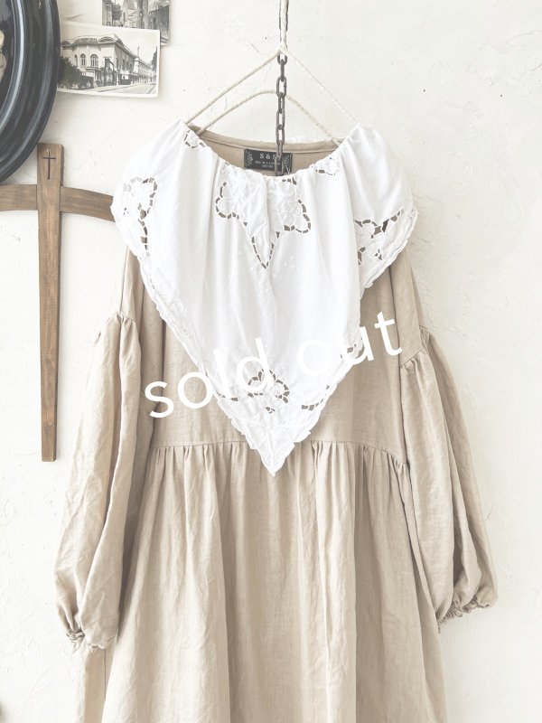 画像2: shizuka's【21】アンティークレースのボリューム袖ワンピース・濃ベージュ (2)