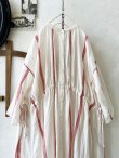 画像2: SO／ガーゼギャザーワンピース・レッドストライプ (2)