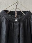 画像2: 08mab/リネンシャンブレーラグランブラウス・黒 (2)