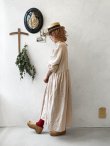 画像14: MARCHE' DE SOEUR／十字架ネックレス付きギャザーワンピース・ピンクベージュ (14)
