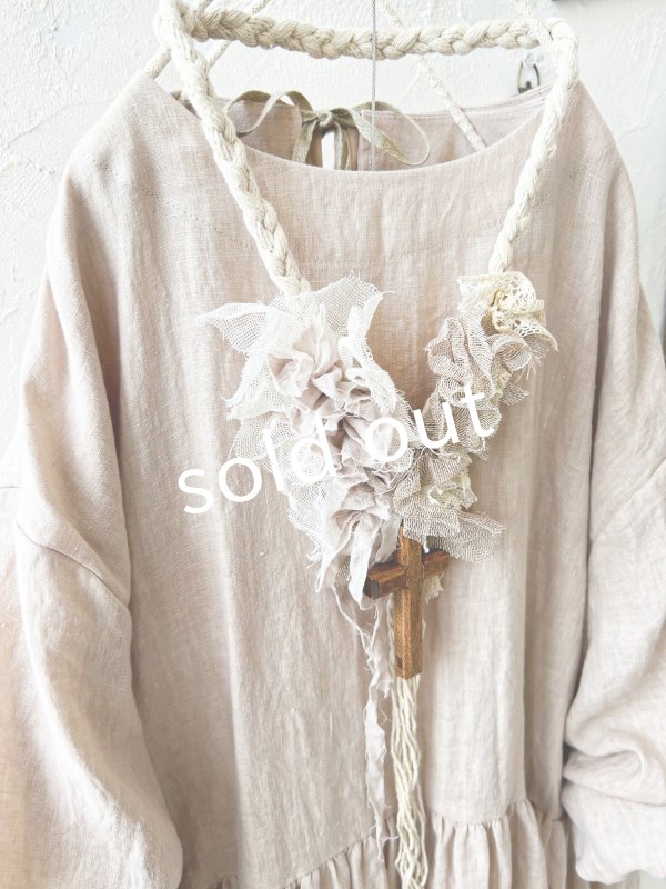 画像5: MARCHE' DE SOEUR／十字架ネックレス付きギャザーワンピース・ピンクベージュ (5)