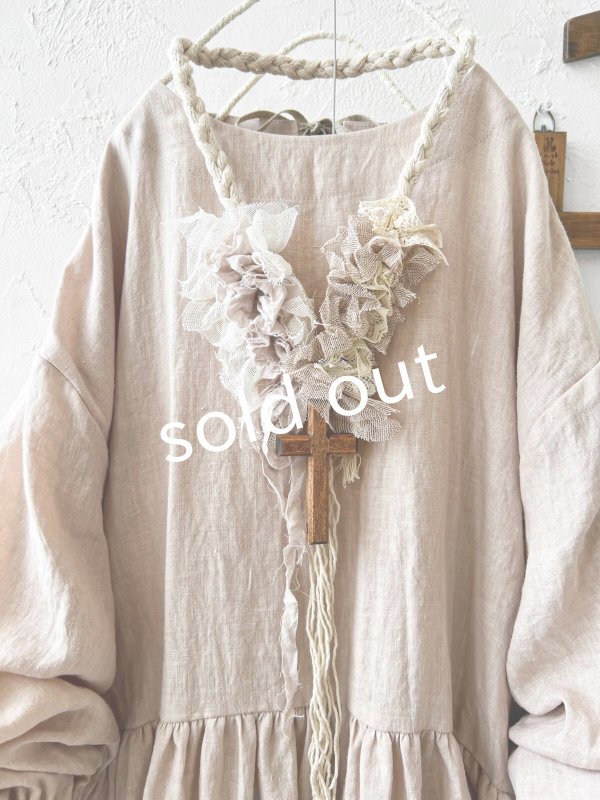 画像3: MARCHE' DE SOEUR／十字架ネックレス付きギャザーワンピース・ピンクベージュ (3)