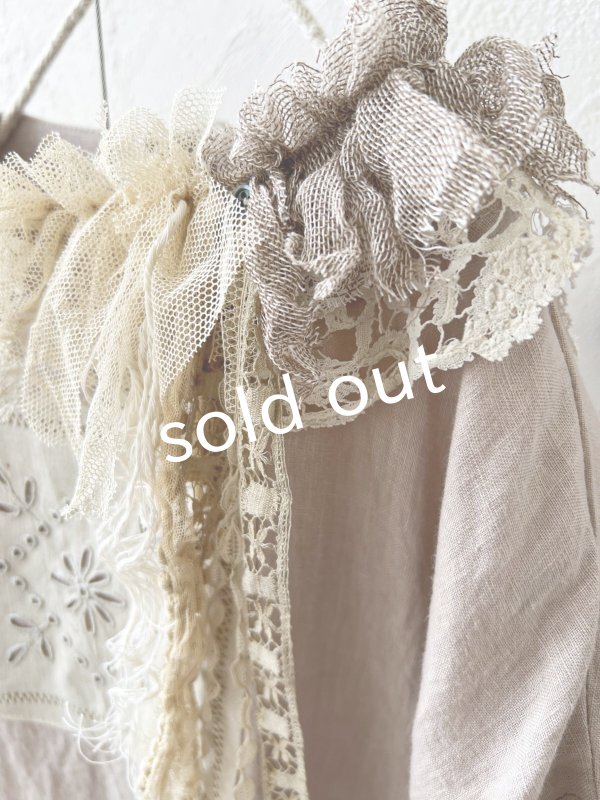 画像4: pollenbienco/アンティークレースのギャザーワンピース・ピンクベージュA (4)