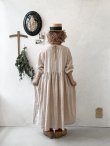 画像16: pollenbienco/アンティークレースのギャザーワンピース・ピンクベージュA (16)