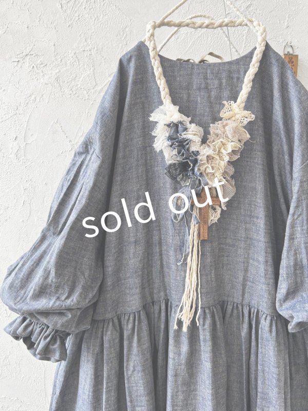 画像4: MARCHE' DE SOEUR／十字架ネックレス付きギャザーワンピース・ダンガリー (4)