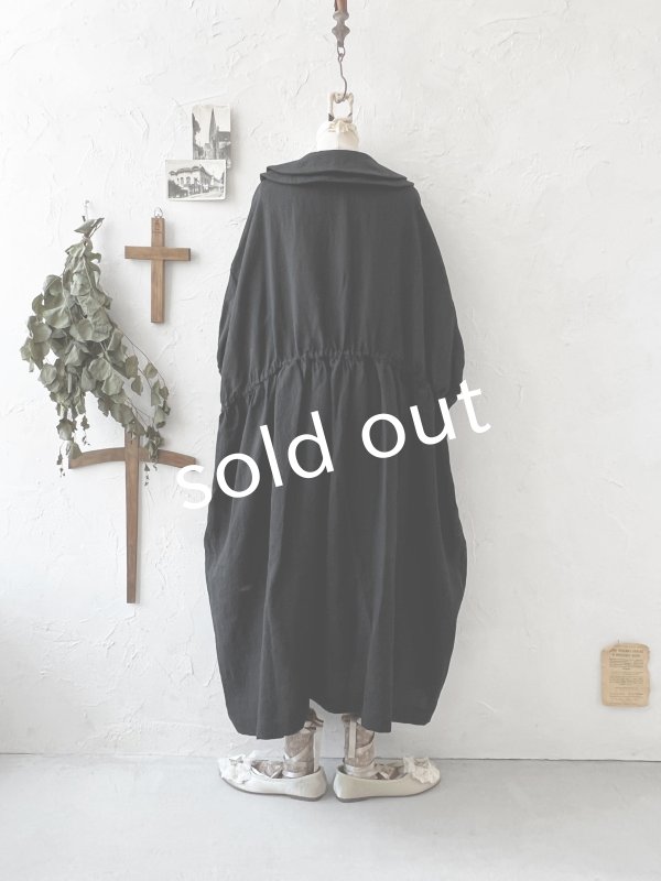 画像5: kosatofuku/二枚衿のリネンギャザーワンピース・黒 (5)