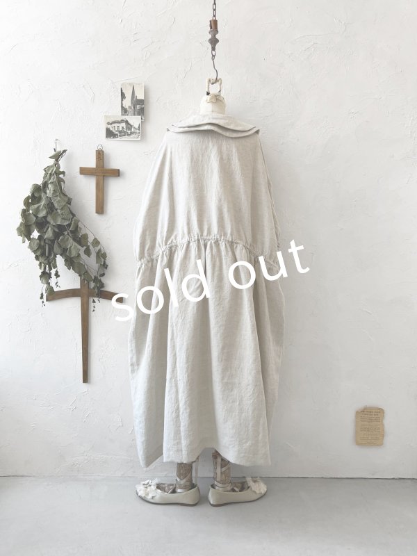画像11: kosatofuku/二枚衿のリネンギャザーワンピース・生成り (11)