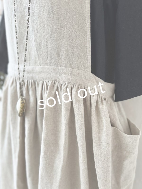 画像5: kosatofuku/ひとつボタンのエプロンギャザーワンピース・生成り (5)