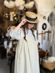 画像1: kosatofuku／レースフリルショルダーのサロペットワンピース・生成り (1)