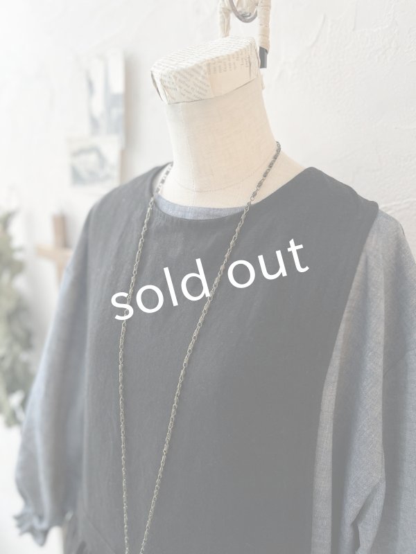 画像4: kosatofuku／ひとつボタンのエプロンギャザーワンピース・黒 (4)