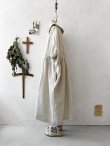 画像9: kosatofuku／二枚衿のリネンギャザーワンピース・生成り (9)