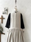 画像12: kosatofuku／ひとつボタンのエプロンギャザーワンピース・生成り (12)
