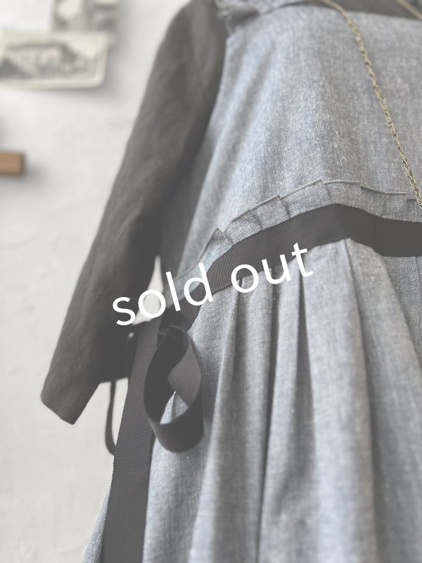 画像8: kosatofuku/フリルショルダーとプリーツリボンのワンピース・デニム (8)