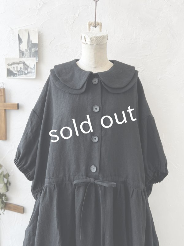 画像2: kosatofuku/二枚衿のリネンギャザーワンピース・黒 (2)