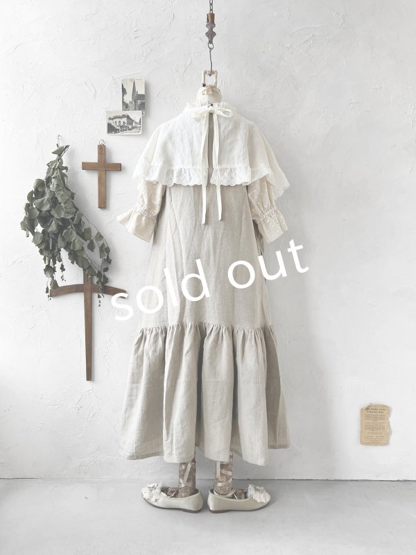 画像2: kosatofuku/フリルケープ付のリネンローギャザーワンピース・生成り (2)