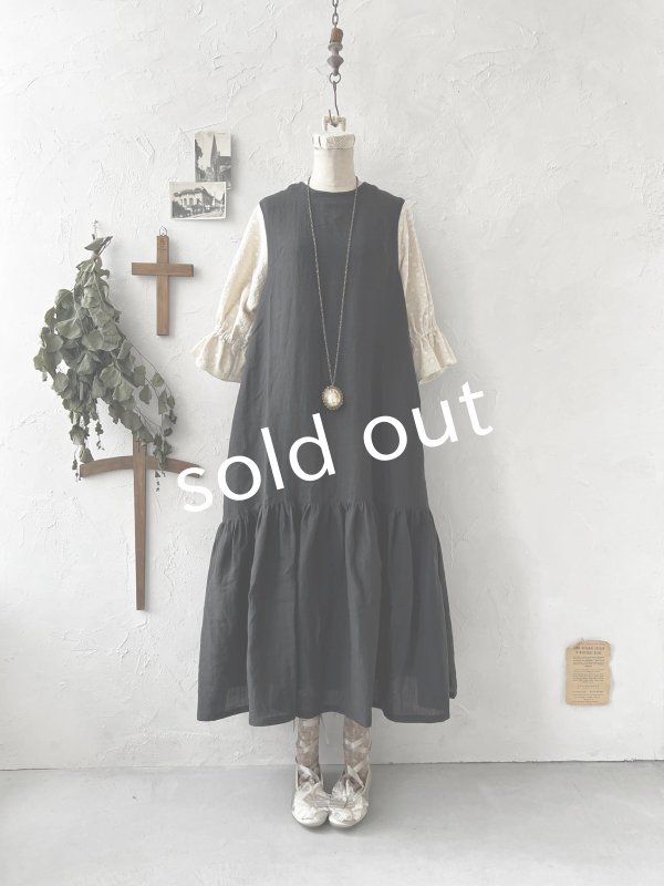 画像4: kosatofuku/フリルケープ付のリネンローギャザーワンピース・黒 (4)