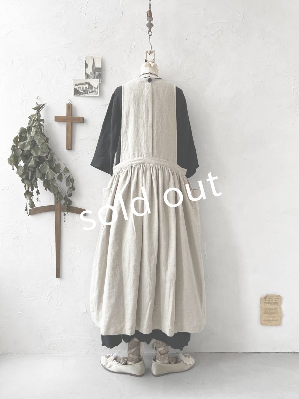 画像11: kosatofuku/ひとつボタンのエプロンギャザーワンピース・生成り (11)