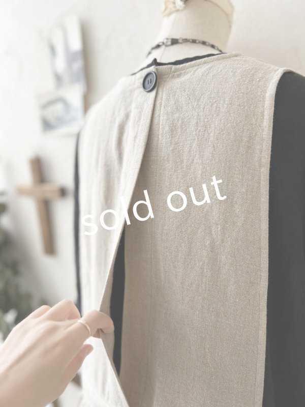 画像14: kosatofuku/ひとつボタンのエプロンギャザーワンピース・生成り (14)