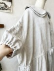 画像5: kosatofuku／二枚衿のリネンギャザーワンピース・生成り (5)