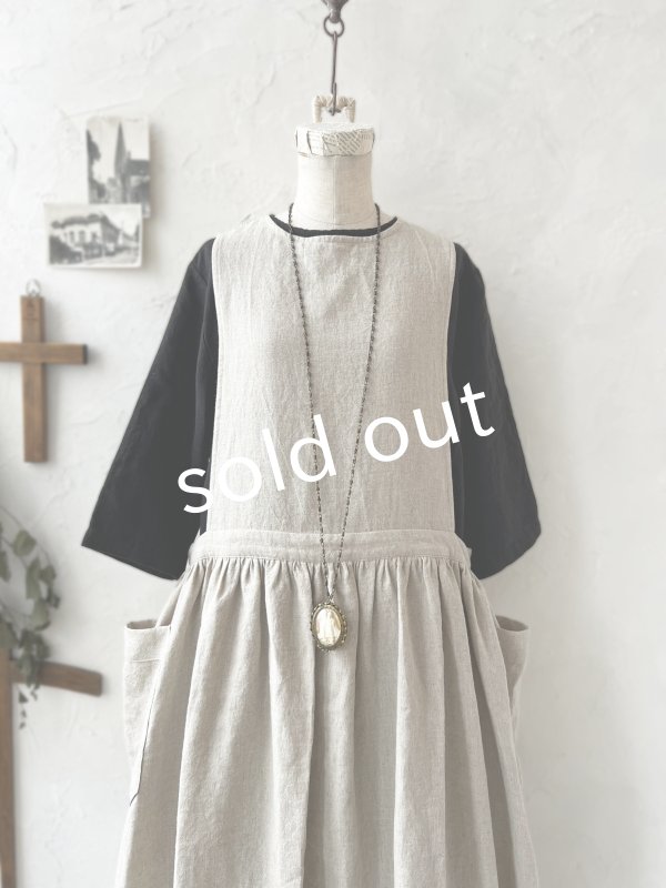 画像3: kosatofuku/ひとつボタンのエプロンギャザーワンピース・生成り (3)