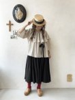 画像15: kosatofuku／リボンと大きなフリルカラーのブラウス・生成り (15)