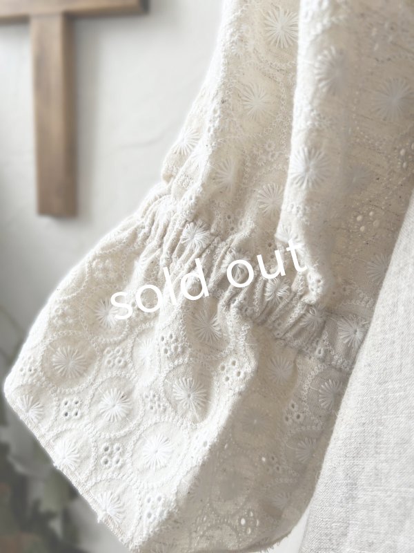 画像13: kosatofuku/フリルケープ付のリネンローギャザーワンピース・生成り (13)