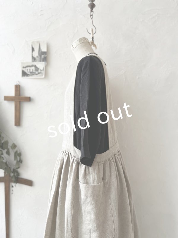 画像10: kosatofuku/ひとつボタンのエプロンギャザーワンピース・生成り (10)