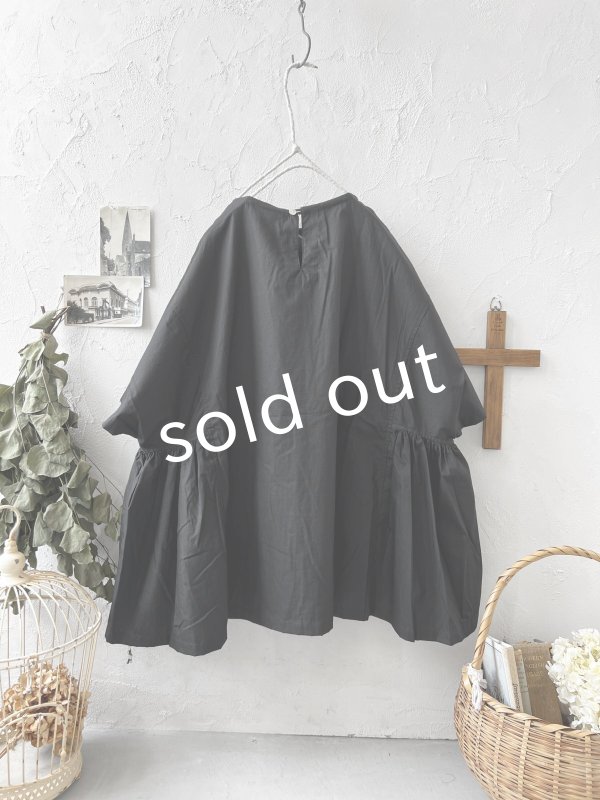 画像4: je suis comme je suis/サイドギャザーブラウス・黒 (4)