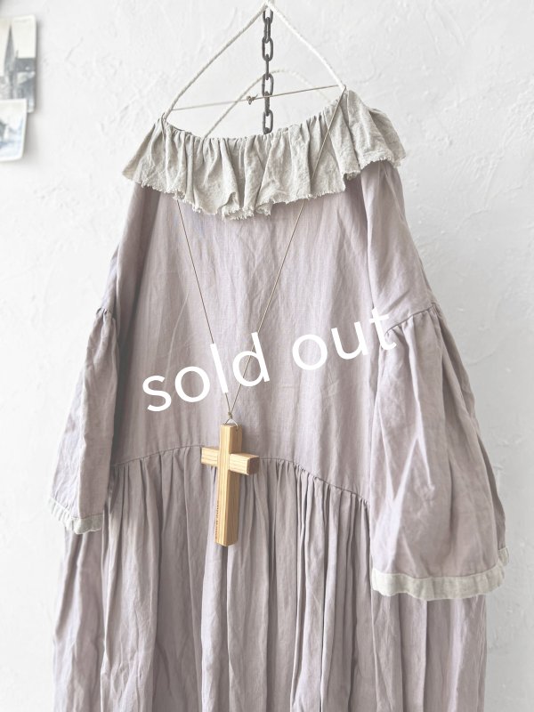 画像2: Avenue/フリル襟リネンワンピース・くすみピンクに生成り襟 (2)
