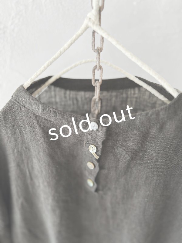 画像2: 08mab/リネンシャンブレー７分袖ブラウス・チャコール (2)