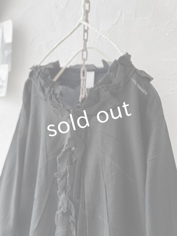 画像2: SO／カーブフリルブラウス・ブラック (2)