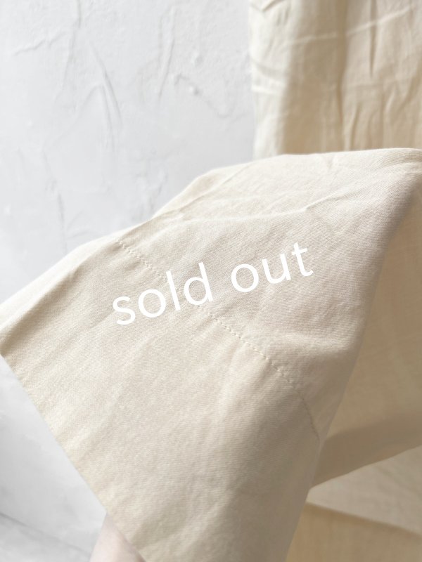 画像8: SO／ティペット付きギャザーワンピース・アプリコットベージュ (8)