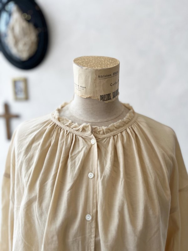 画像2: SO／フリル襟ブラウス・アプリコットベージュ (2)